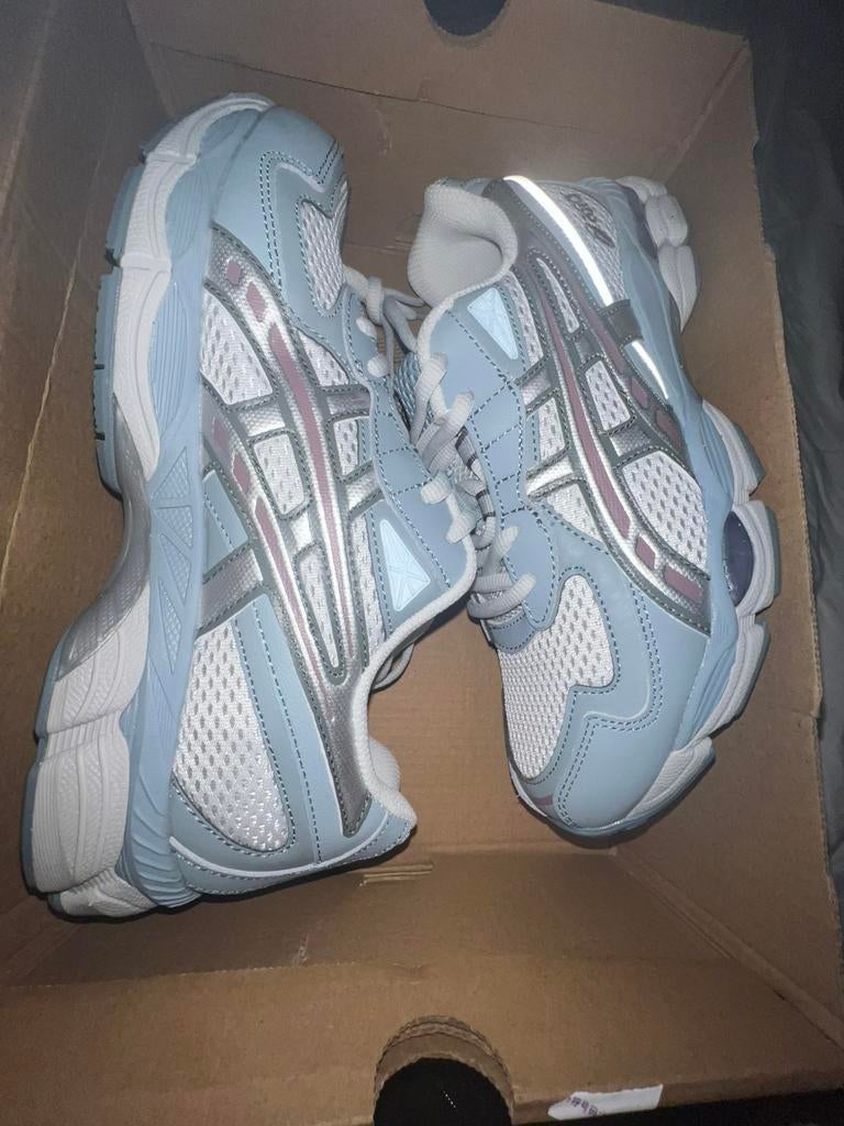Asics 2055 maat 43 kleur blauw, Ophalen, Zo goed als nieuw, Schoenen