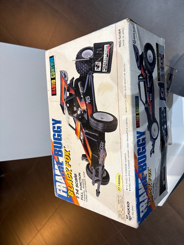 Buggy rare Nikko Black Fox (1985) AVEC boîte et émetteur, Enlèvement ou Envoi, Voiture off road, Électro, Échelle 1:14