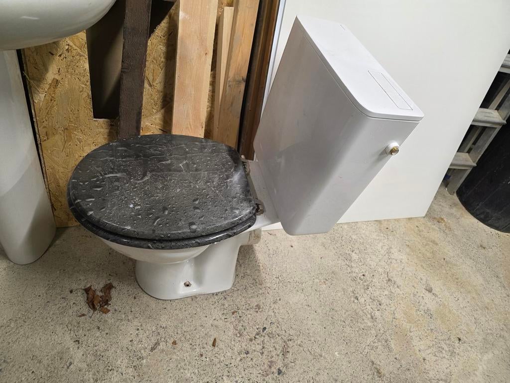 Wc et évier, Bricolage & Construction