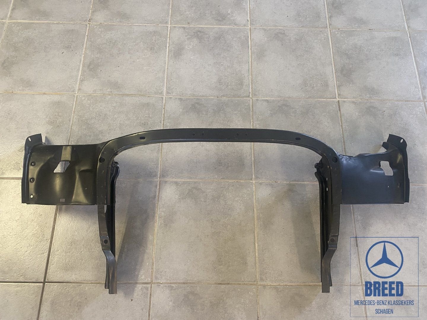 NOS voorkop / voorfront voor Mercedes-Benz W114 W115 /8, Neuf, -, -, Enlèvement ou Envoi