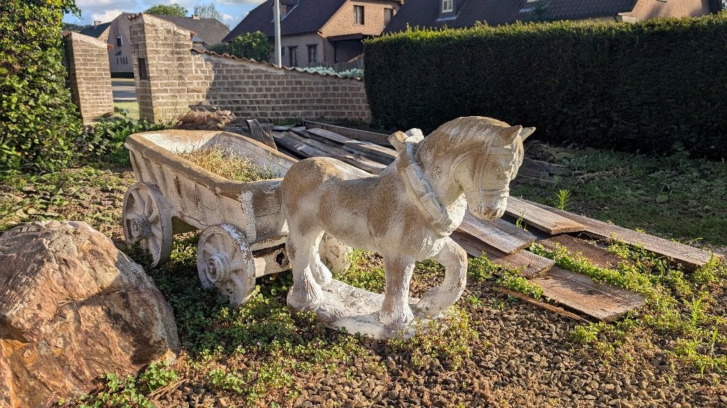 Mooi paard met kar, Tuin en Terras, Ophalen, Zo goed als nieuw, Steen, Dierenbeeld