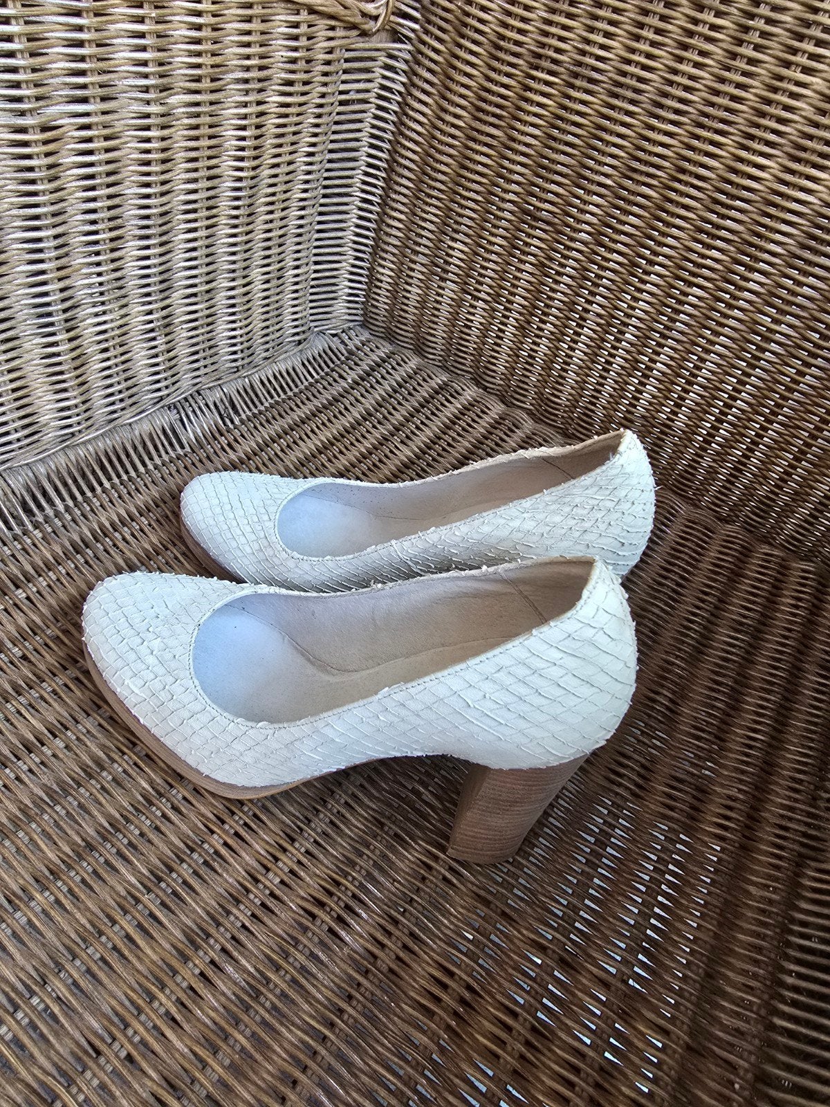 Escarpin Luca Grossi 'Ivoire' - Modèle 57687 (Taille 40) NOU, Vêtements | Femmes, Chaussures, Enlèvement, Beige, Escarpins