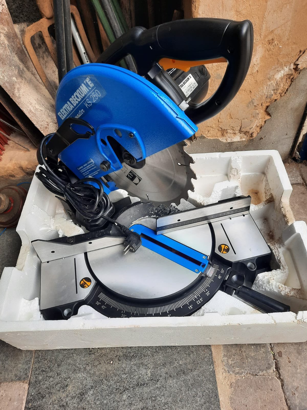 Scie à onglets, Bricolage & Construction, Enlèvement, Comme neuf, 1200 watts ou plus, Scie à onglet