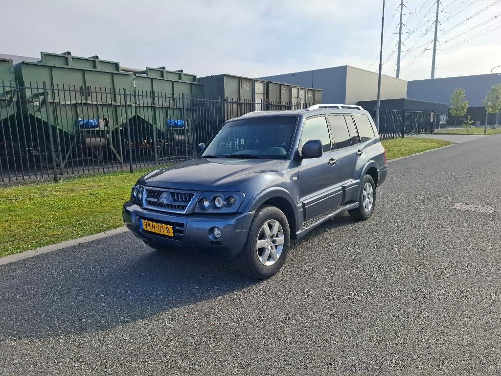 Mitsubishi pajero 3.2 DHD  Long body, Auto's, Automaat, Zwart, 4 cilinders, Leder en Stof