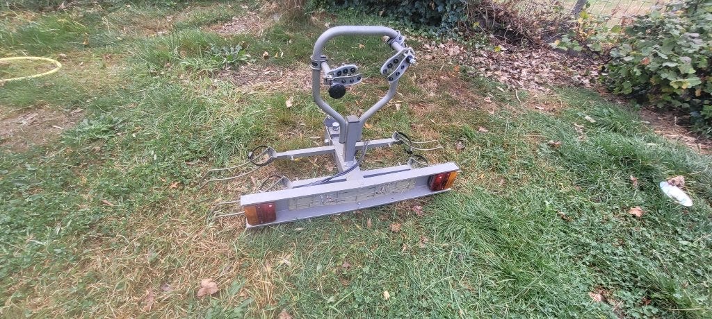 Fietsendrager met verlichtingsbalk + nummerplaatdrager, Ophalen, Gebruikt, Brede banden, 2 fietsen