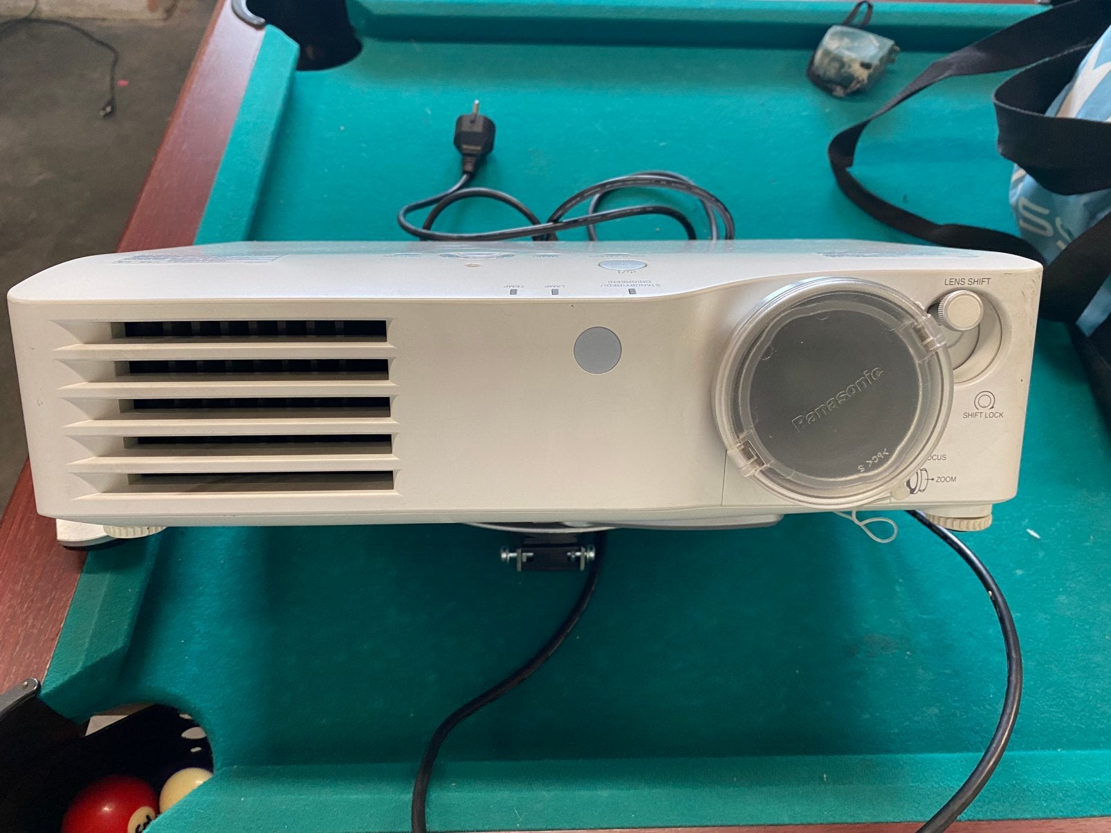 Projector Panasonic PT AX 200E + scherm, Enlèvement, Comme neuf