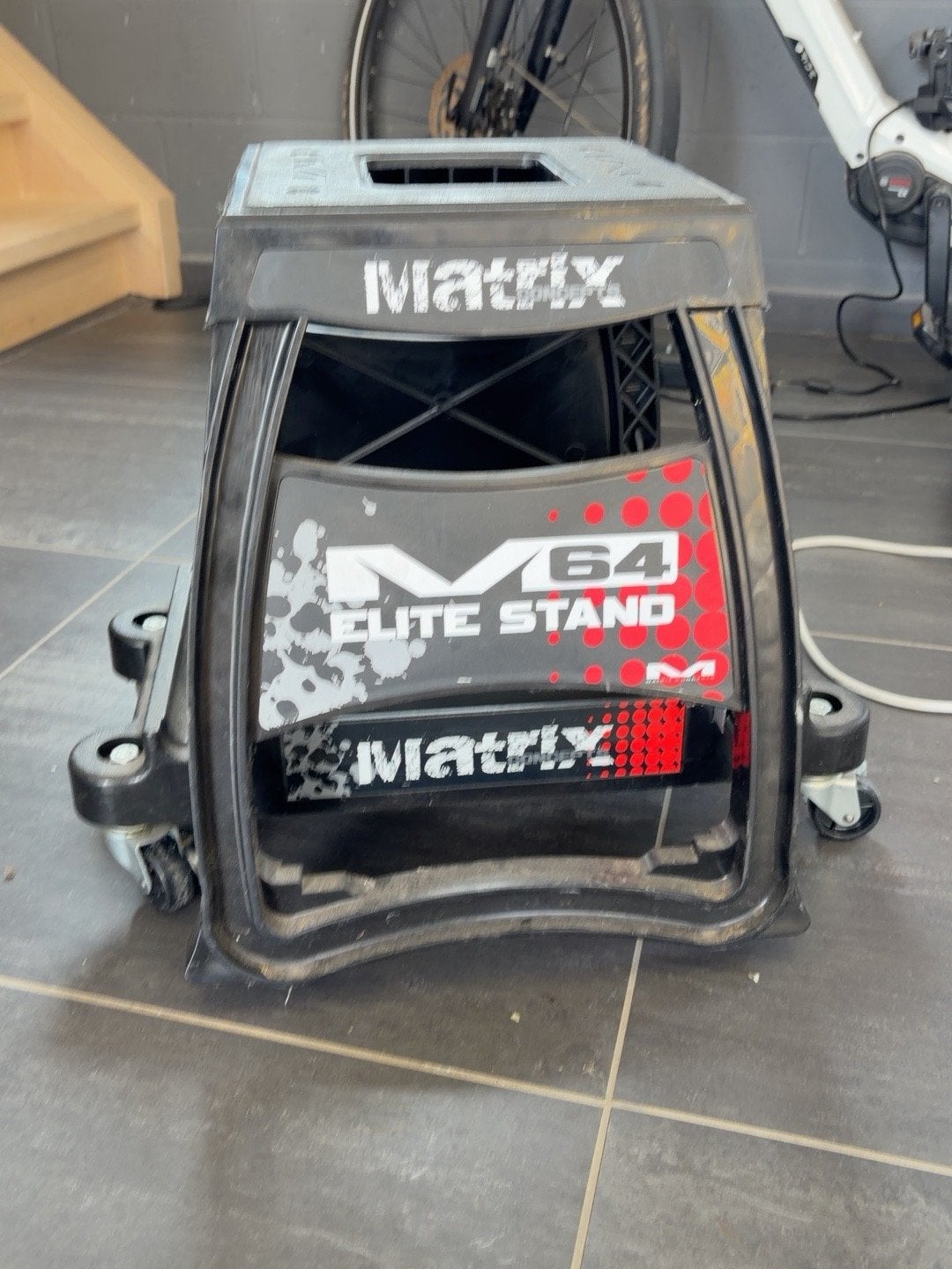 Matrix Concepts M64 Elite Stand + chariot M60, Enlèvement, Utilisé