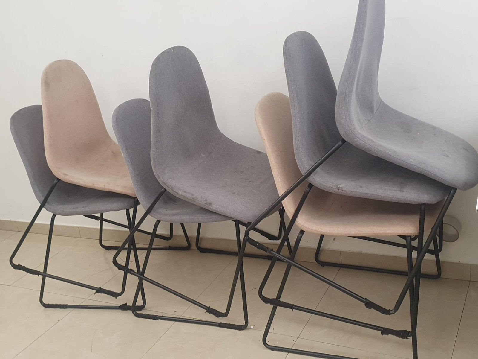 Gratis af te halen – 8 comfortabele stoelen, Huis en Inrichting, Ophalen, Gebruikt, Vijf, Zes of meer stoelen, Stof