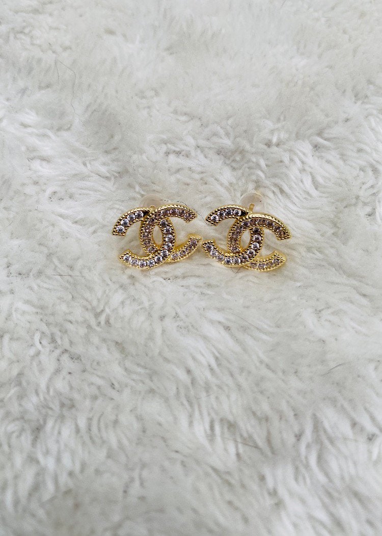 Boucles d'oreilles CC, Envoi