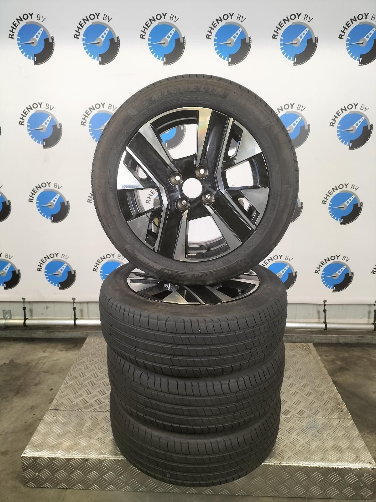 Peugeot 208 2025 195/55 16 Michelin 9851282680, Gebruikt, -, Banden en Velgen, Ophalen of Verzenden