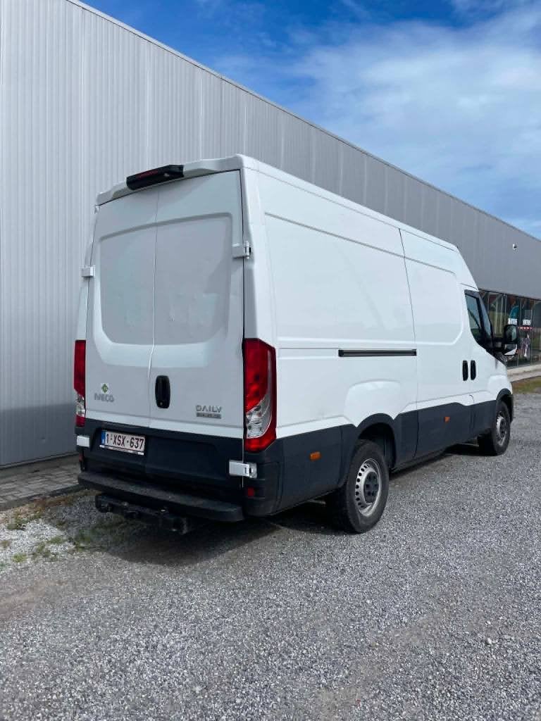 Iveco Daily IS35SC2AA, Auto's, Bestelwagens en Lichte vracht, Stof, Wit, Bedrijf, 2998 cc