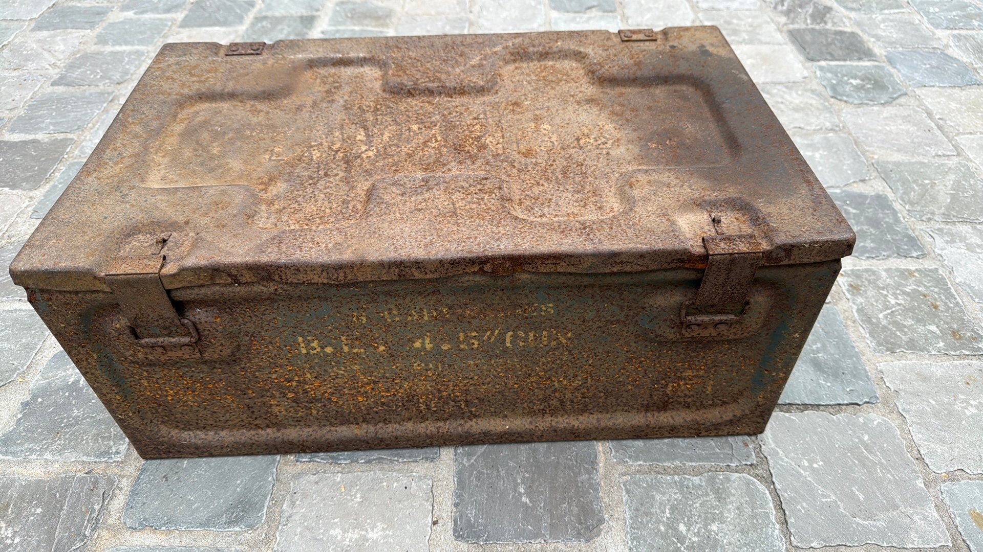 Ancienne caisse métallique de l’armée 1945, Collections, Boîte en métal, Enlèvement, Comme neuf