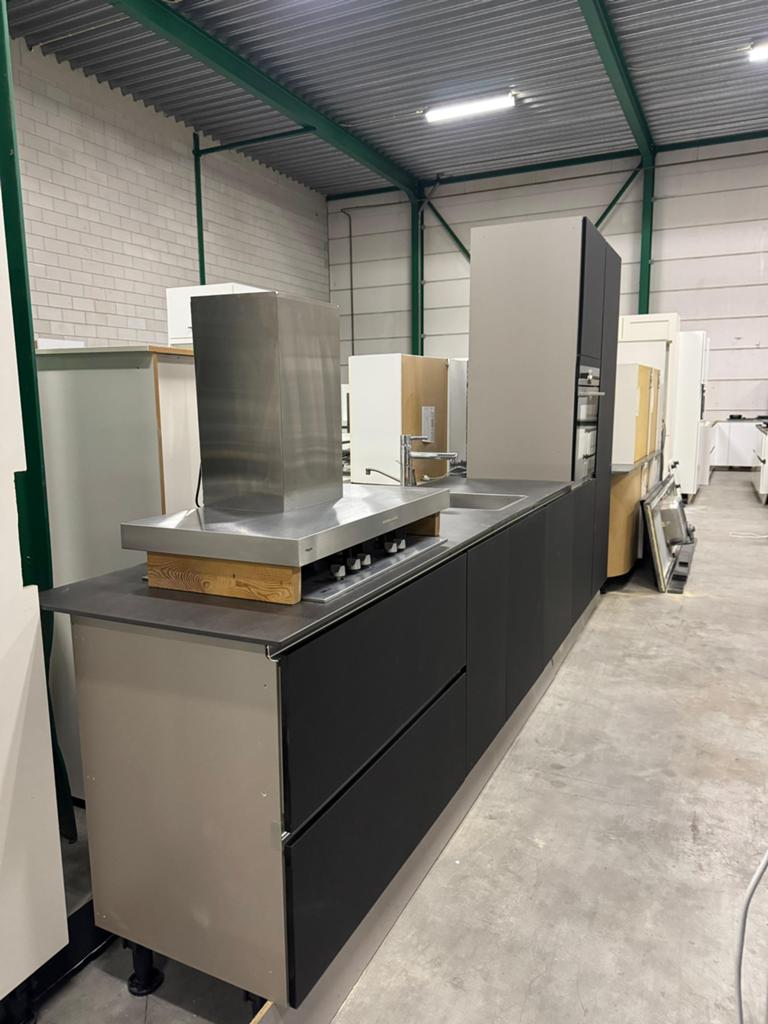 Nette Rechte Keuken Mat Zwart + Apparatuur + GEDEMONTEERD, Huis en Inrichting, Ophalen of Verzenden, Zwart, Composiet, Greeploos