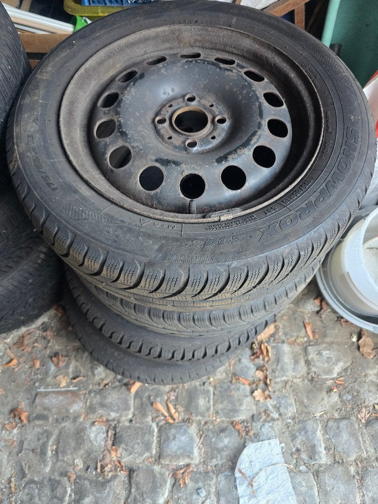 Jeu de 4 pneus hiver 175/65 R15 sur jante, 15 pouces, Pneus hiver, 175 mm, Pneu(s)