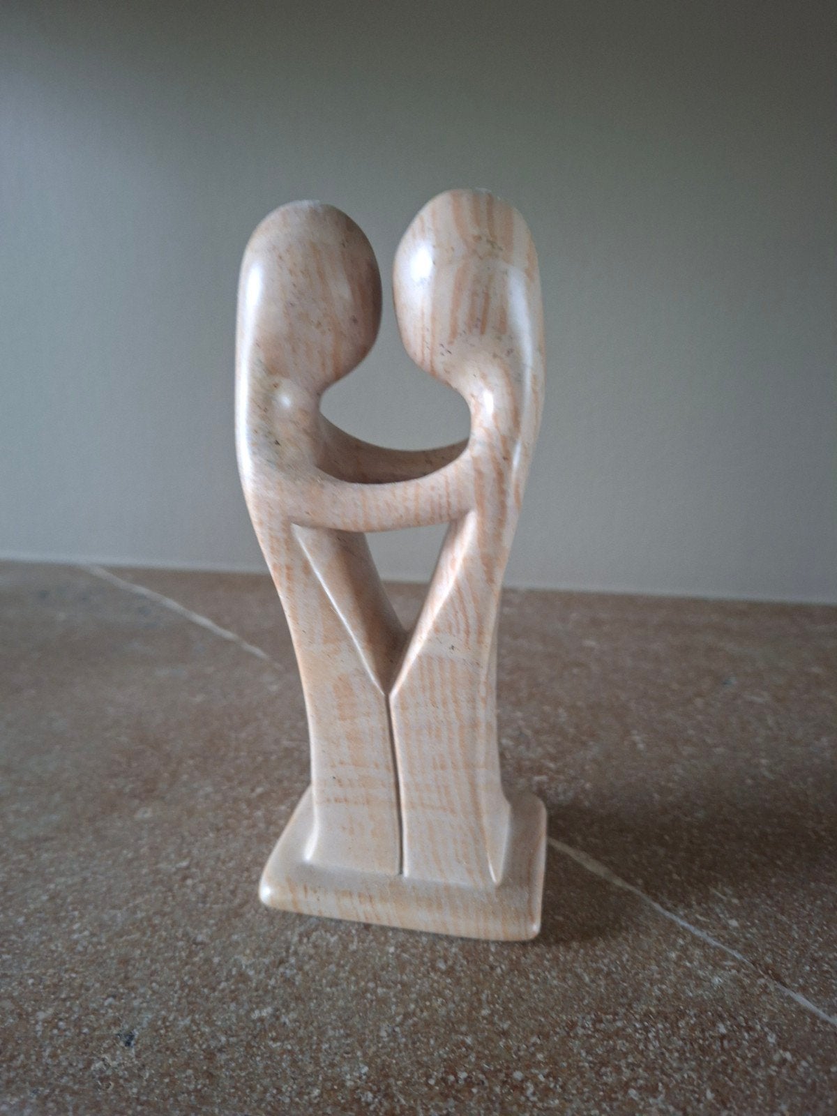 Handgemaakt Afrikaans Speksteen Beeldje - Liefdeskoppel (Ken, Antiquités & Art, Fait main, Abstrait, Enlèvement, Beige