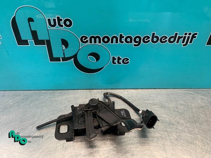 Slotmechaniek Motorkap van een Opel Astra (Astra J 10-), Auto-onderdelen, Gebruikt, -, -, Opel