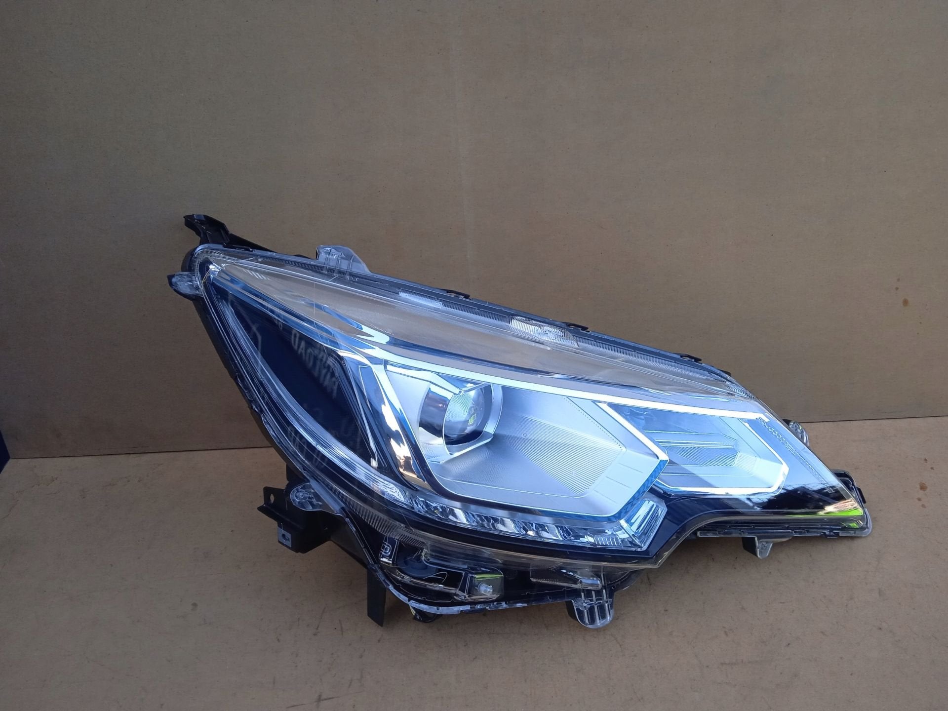 Phare droit Mitsubishi Space Star II 8301D456, Info@mitsubishi-motors.com, Mitsubishi Motors Corporation, Utilisé, Mitsubishi