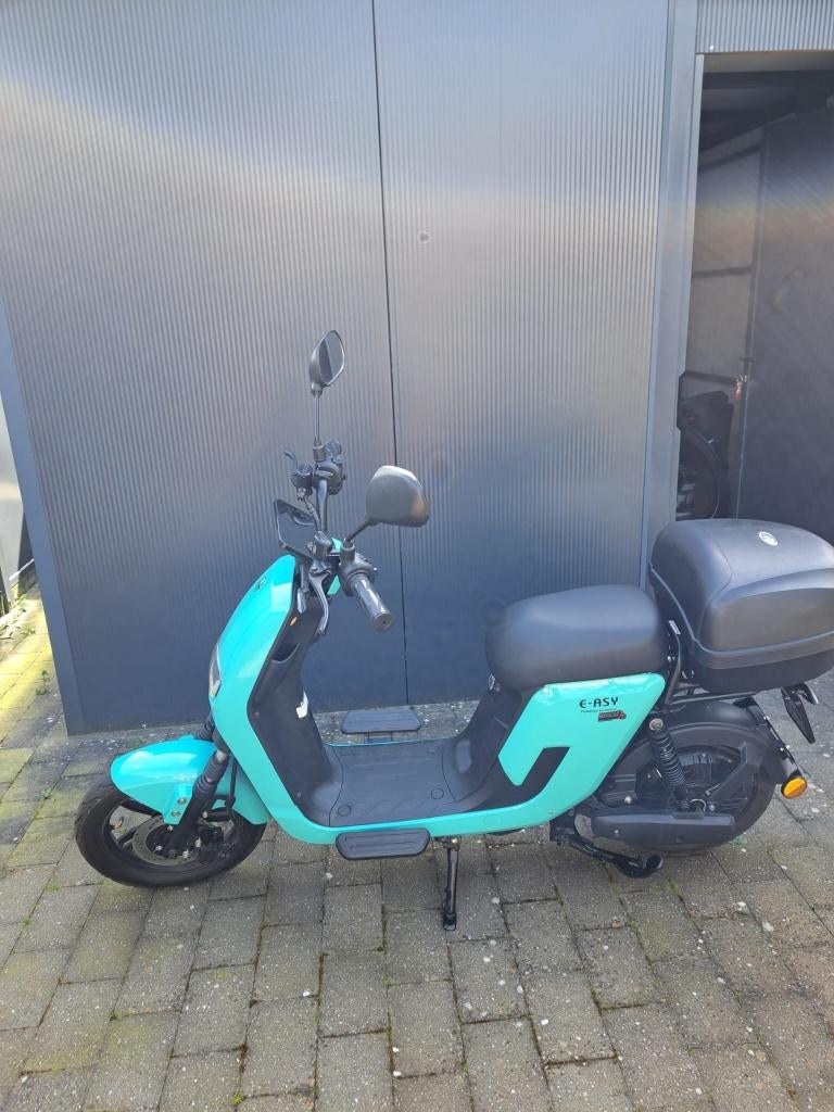 One year old electric scooter, Fietsen en Brommers, Ophalen, Gts, Elektrisch, Klasse A (25 km/u)