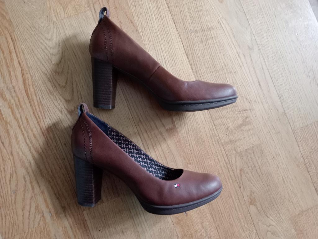 Escarpins Tommy Hilfiger marrons taille 40, Tommy hilfiger, Escarpins, Comme neuf, Brun