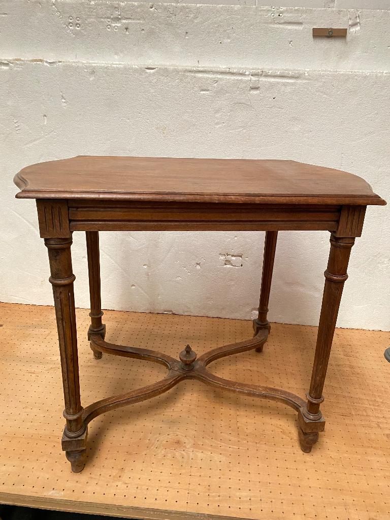 Houten bijzettafel in Louis XVI-stijl, Ophalen