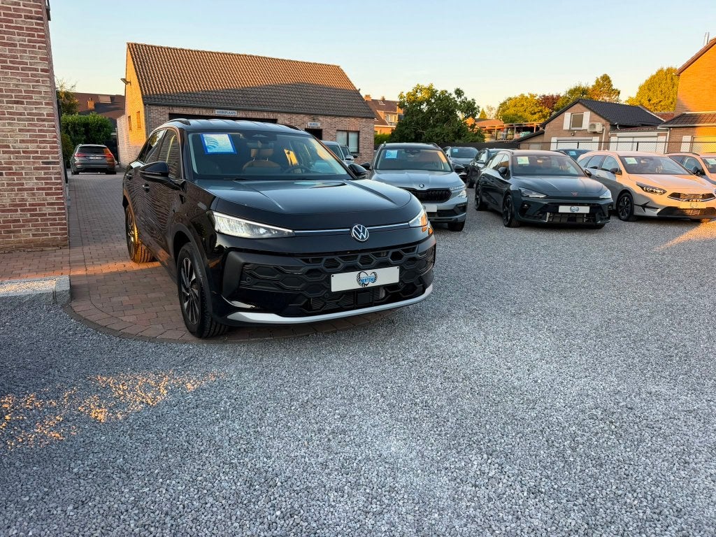 Volkswagen T-Roc 1.5 eTSI 150PK DSG NEW MODEL 5J/GAR 0KM, Auto's, Volkswagen, Automaat, Stof, 4 cilinders, Bedrijf