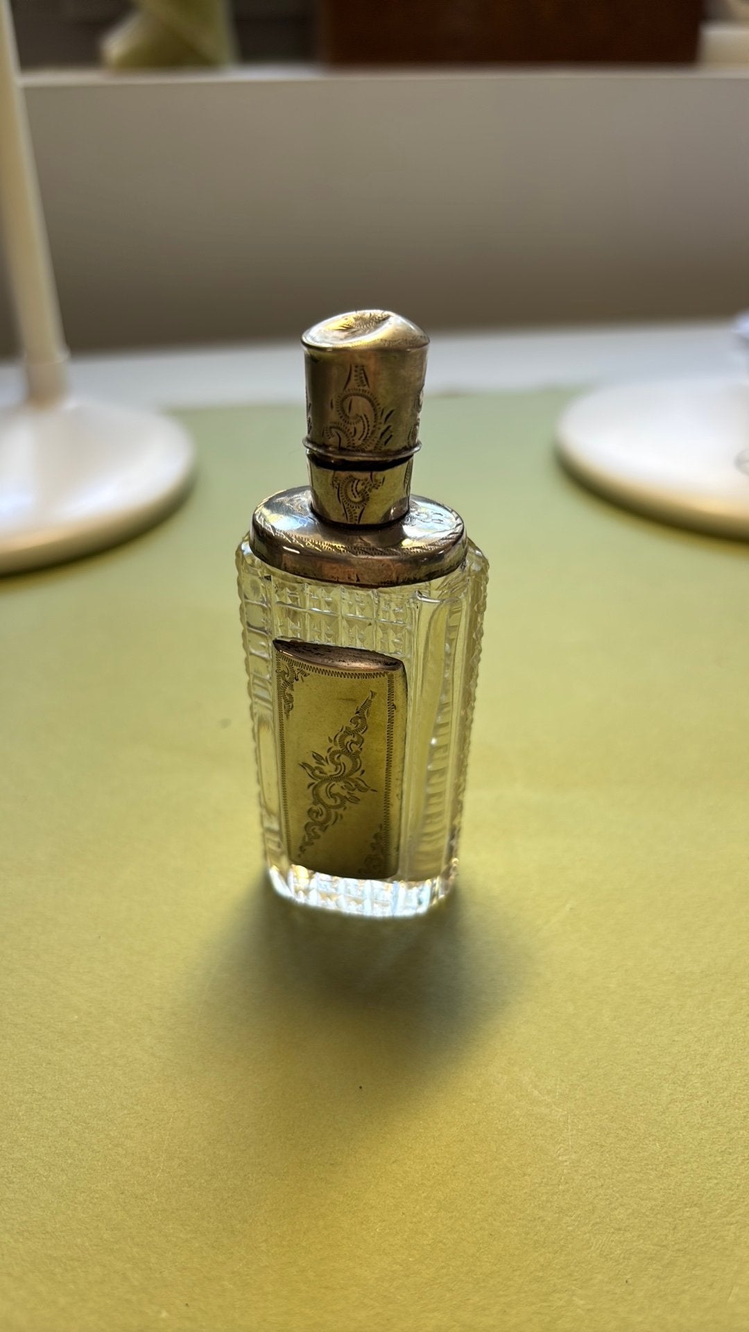 Antiek parfumfles met zilveren dop en schild (ca. 1900), Ophalen, Zo goed als nieuw, Parfumfles