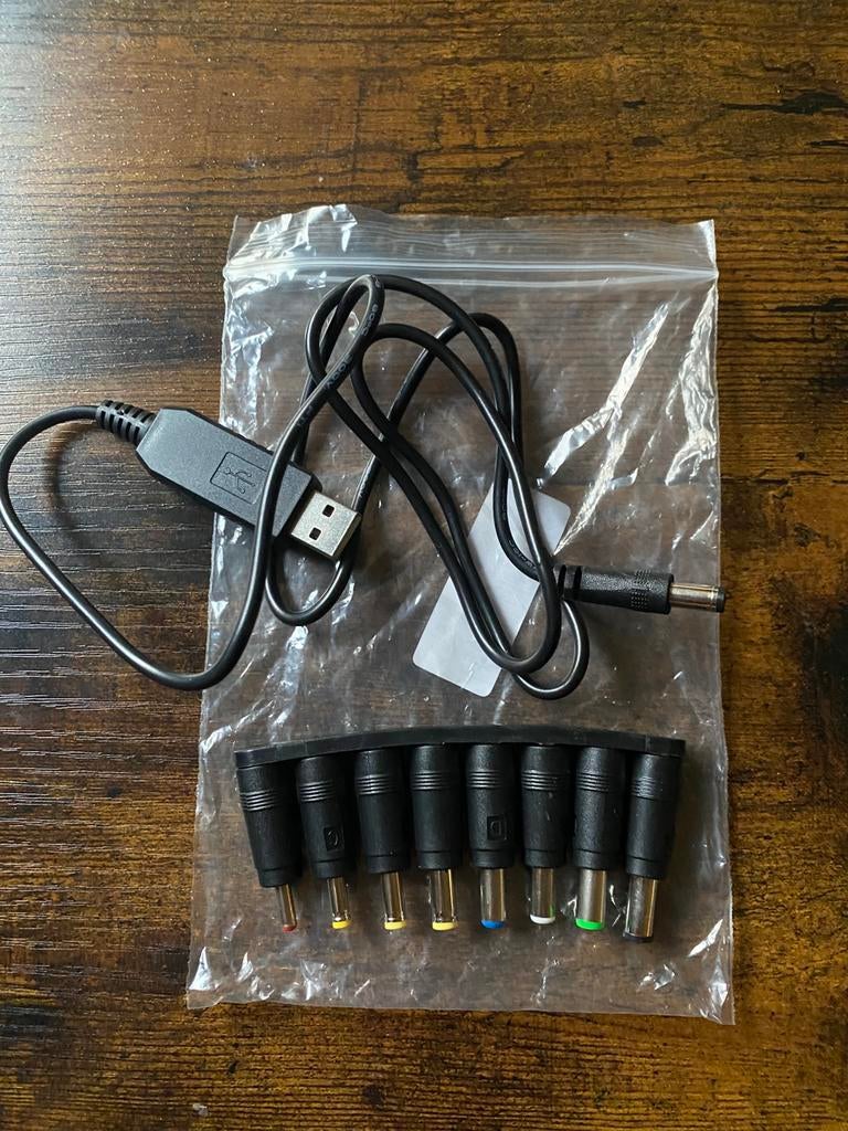 🔥 Chargeur universel (8 tasses) pour ordinateurs portables., Enlèvement ou Envoi, Comme neuf