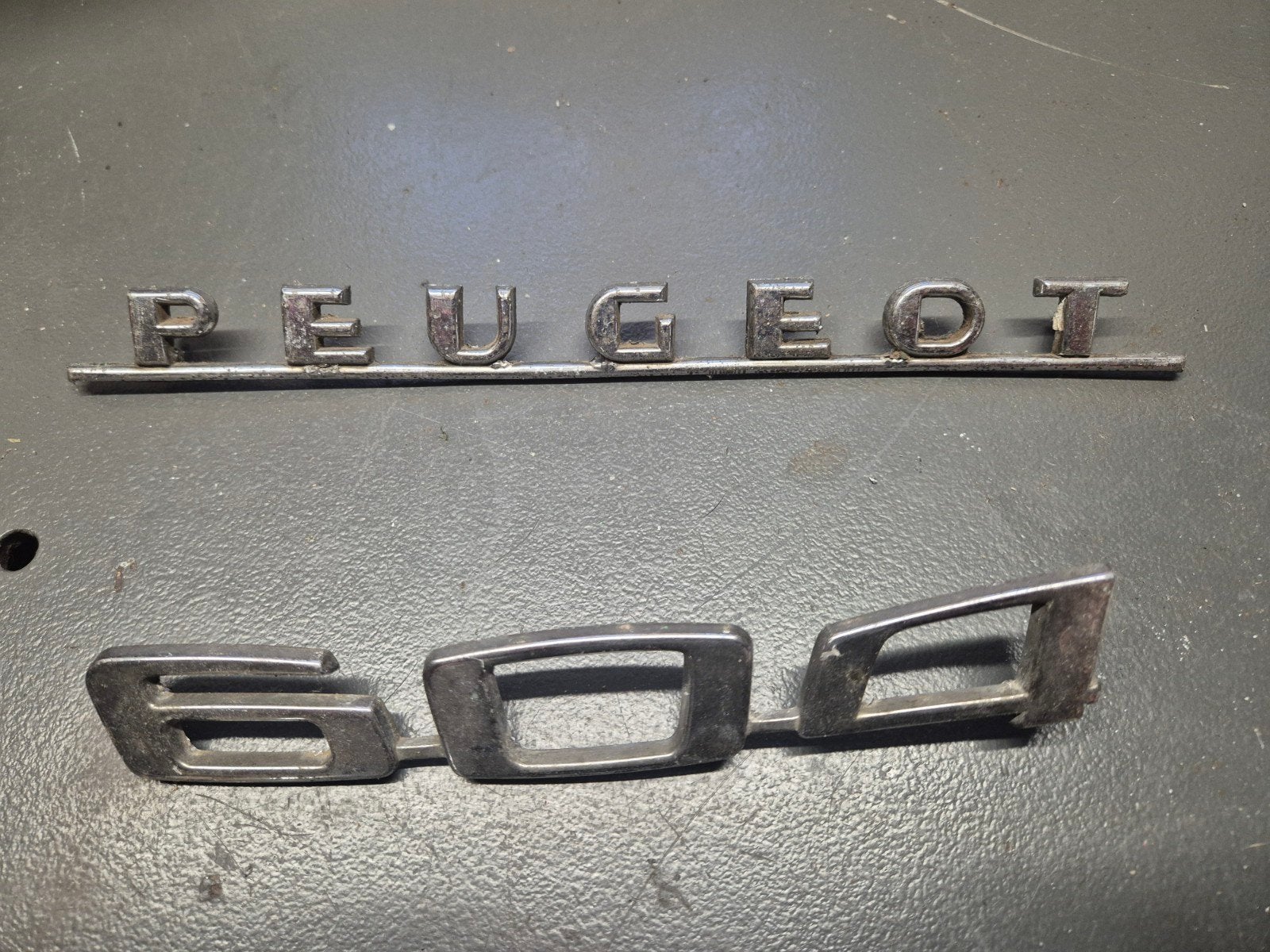 Peugeot 604-logo, Ophalen of Verzenden, Peugeot
