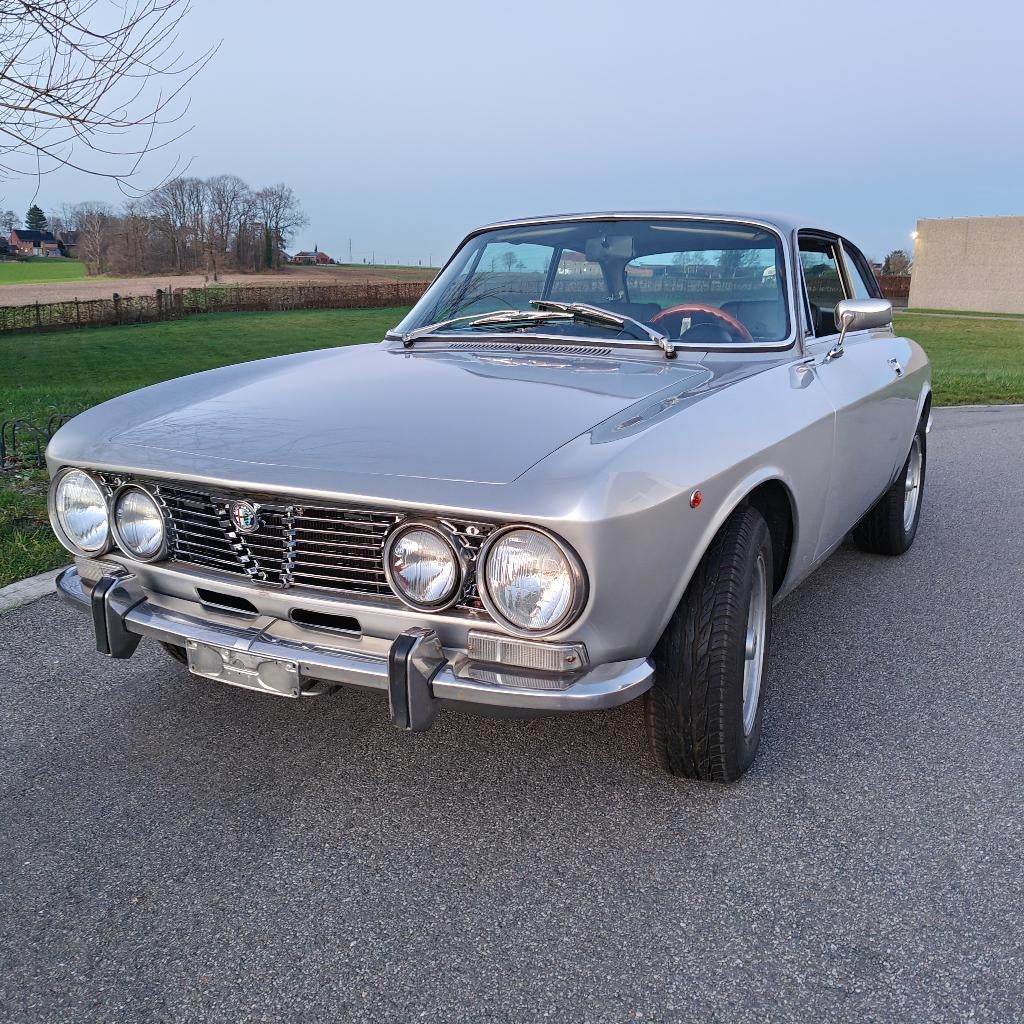 Alfa Romeo 2000 GTV, Autos, Argent ou Gris, Entreprise, https://public.car-pass.be/vhr/12a1629e-2333-4c02-845a-0a1ced7f2b9b, Boîte manuelle