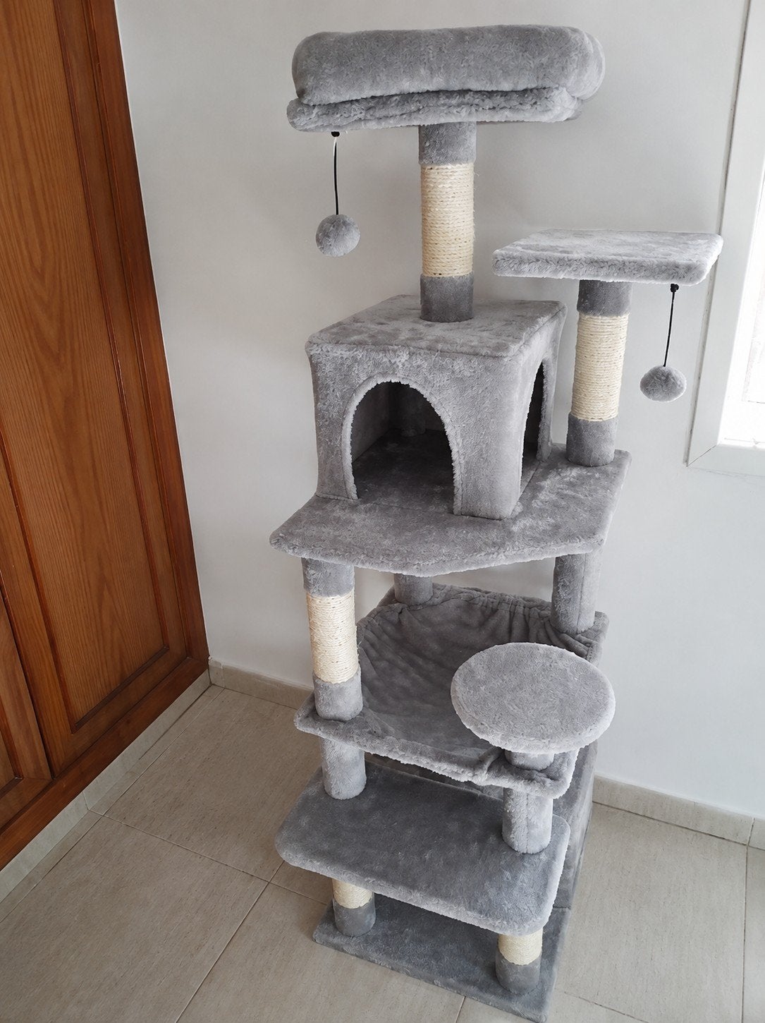Nieuwe Krabpaal 136cm – Met 2 Huisjes, Hangmat & Ligmand – G, Dieren en Toebehoren, Ophalen of Verzenden, Krabpaal
