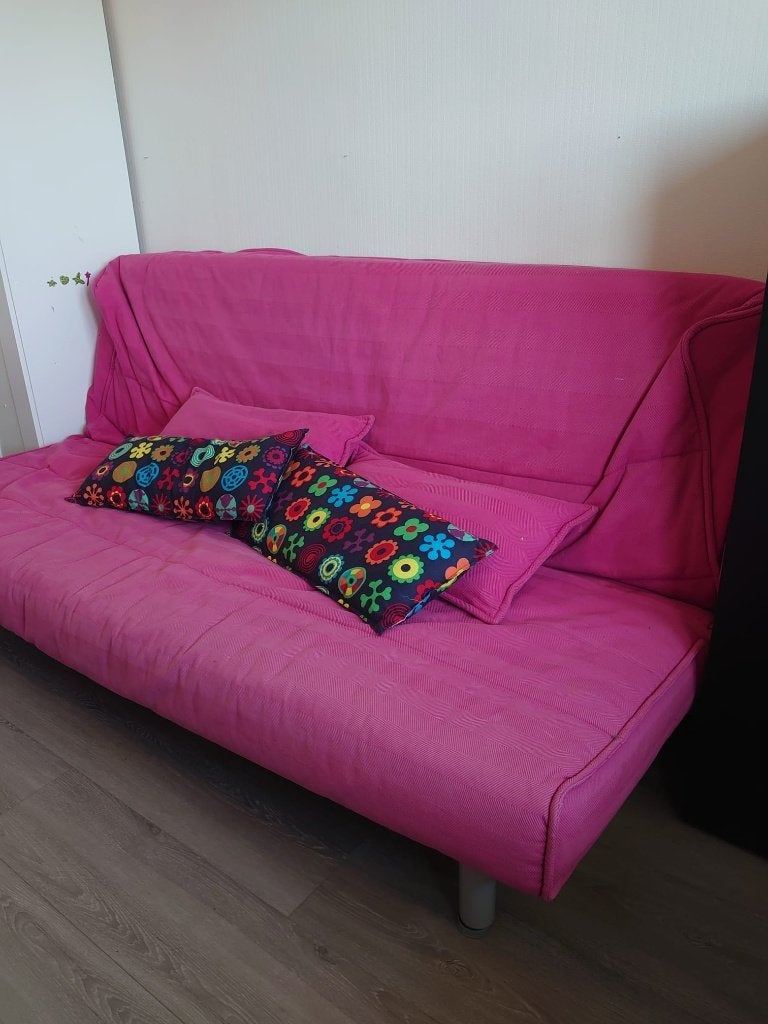 Gratis IKEA BEDDINGE slaapbank met roze hoes, Ophalen, Gebruikt, Roze, Overige maten