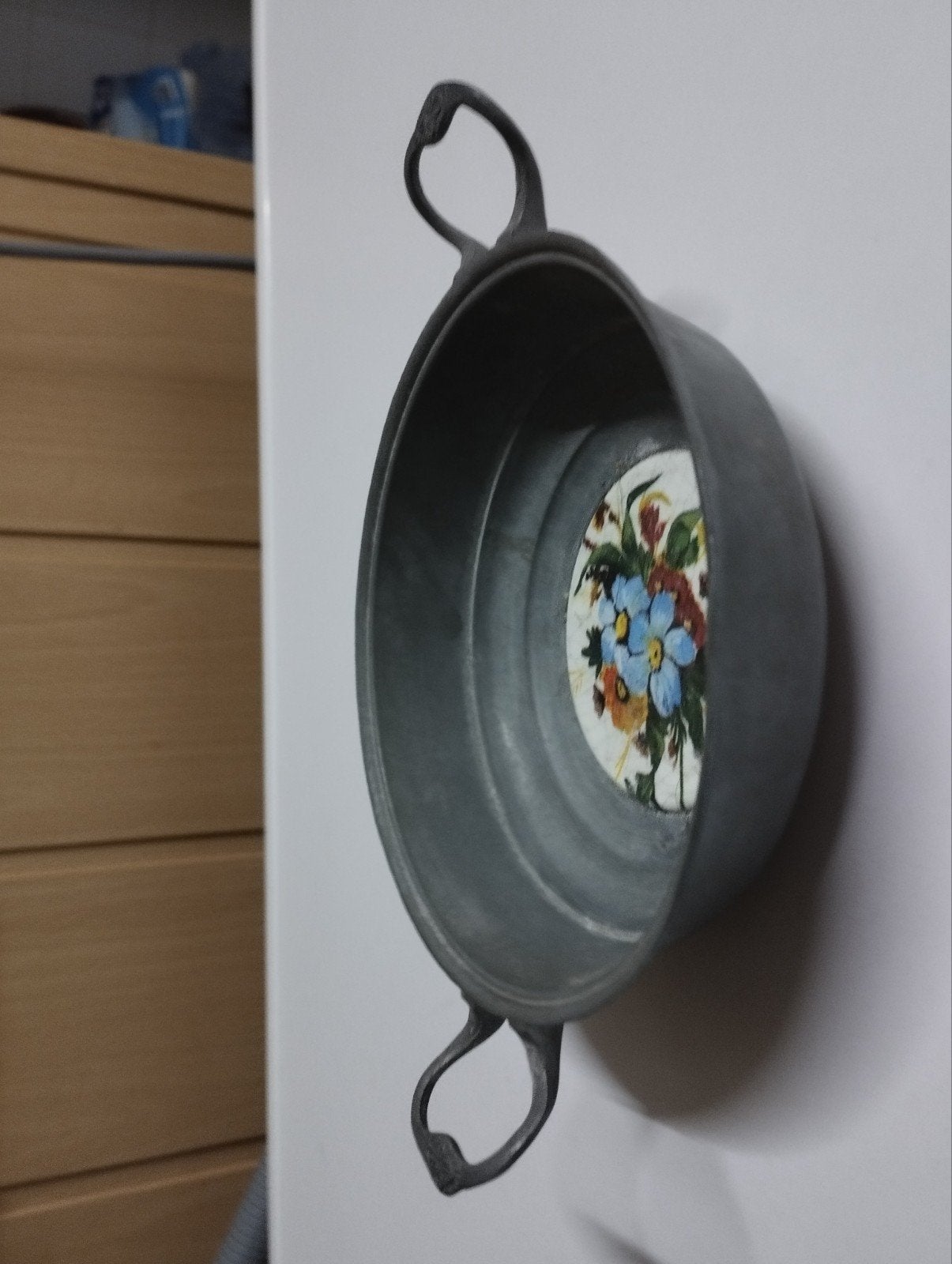 een tinnen tinnen schaaltje met 2 handvatjes eraan kleur gri, Antiquités & Art, Antiquités | Étain, Enlèvement