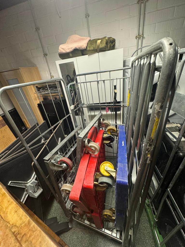 5 rolcontainer 2 of 3-heks karren, Ophalen, Zo goed als nieuw