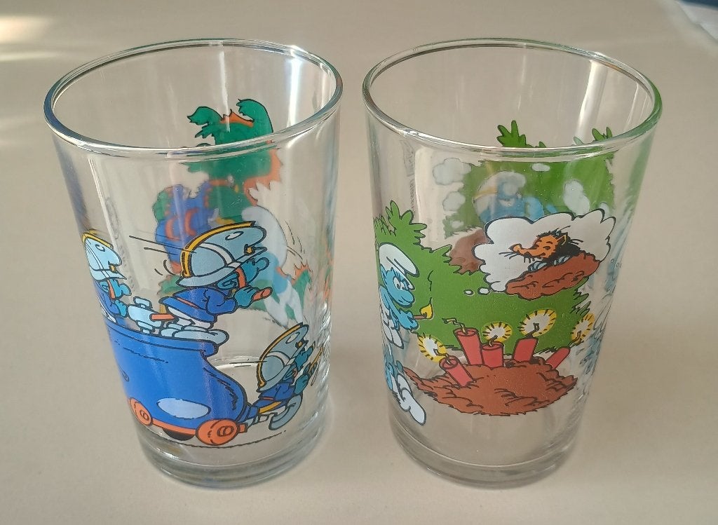 2 vintage smurfen glazen benedictine 1991 &1994 samen 4 euro, Collections, Personnages de BD, Enlèvement, Schtroumpfs