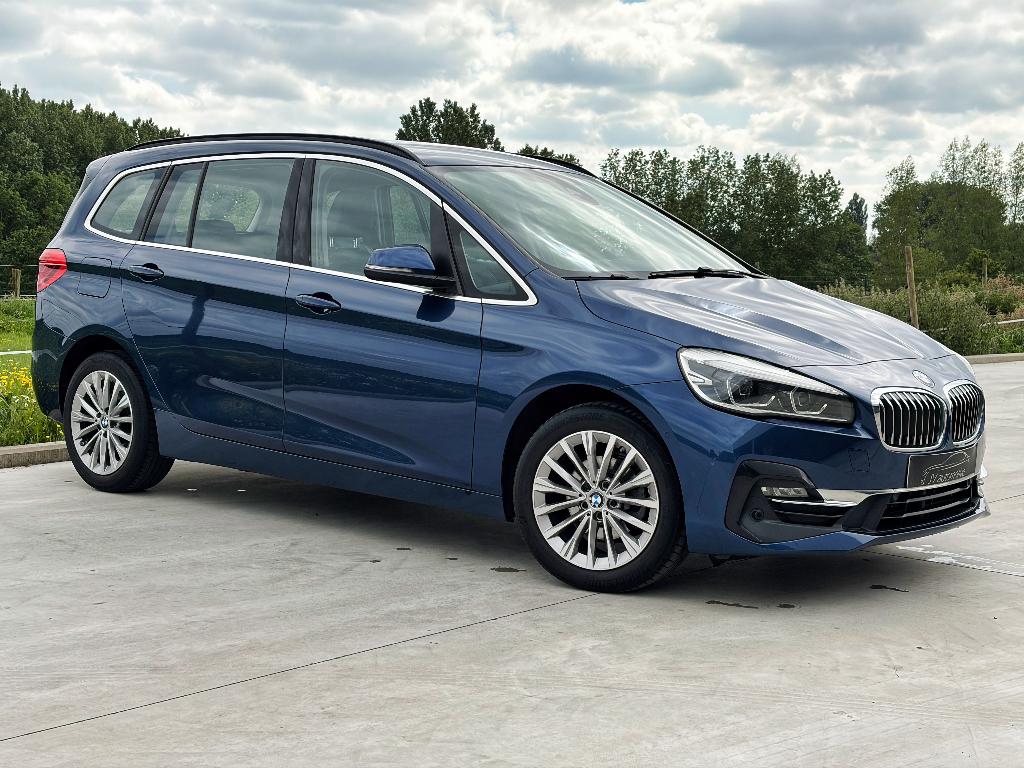 BMW 216i - 2021 - 92.787km - 7 ZIT - CAMERA - LEDER, Auto's, BMW, Voorwielaandrijving, Monovolume, Blauw, 7 zetels