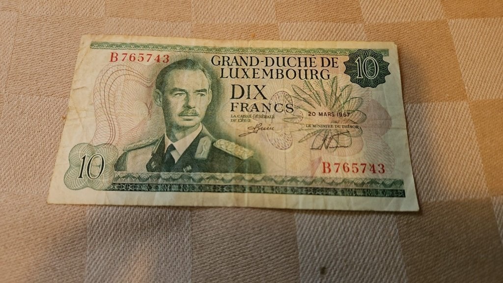 Billet de 10 francs luxembourgeois datant de 1967 B765743, Enlèvement ou Envoi, Autres pays, Billets en vrac