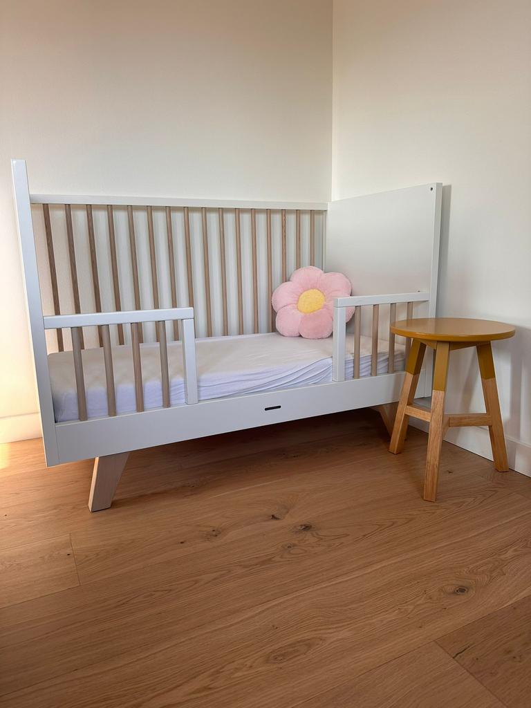 Kidsmill Lars ledikant/peuterbed, Ophalen, Zo goed als nieuw, Ledikant