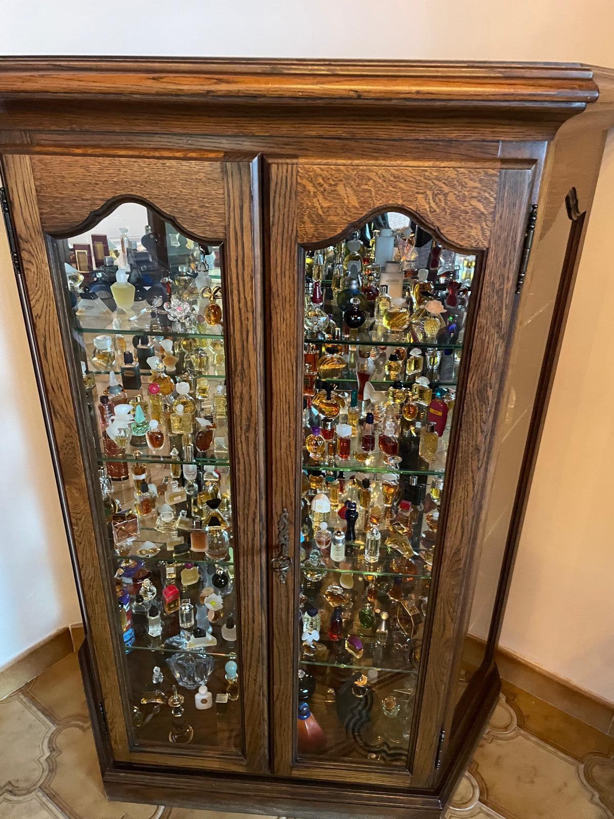 Vintage parfumcollectie met vitrinekast, Ophalen of Verzenden