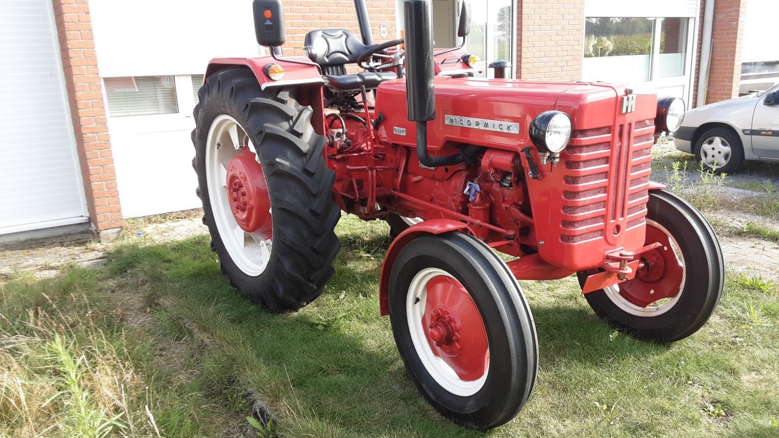 tractor international 324 oldtimer, Zakelijke goederen, Ophalen of Verzenden