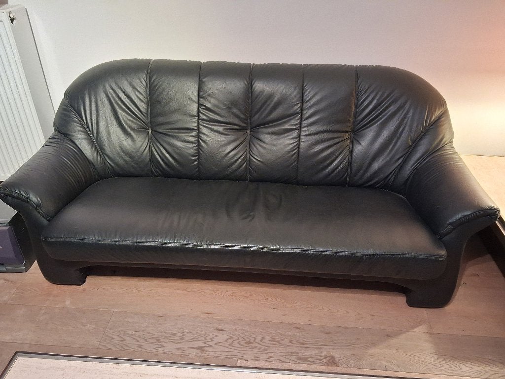 Zetels driezit en twee "clubs", Kunststof, Gebruikt, 150 tot 200 cm, 75 tot 100 cm