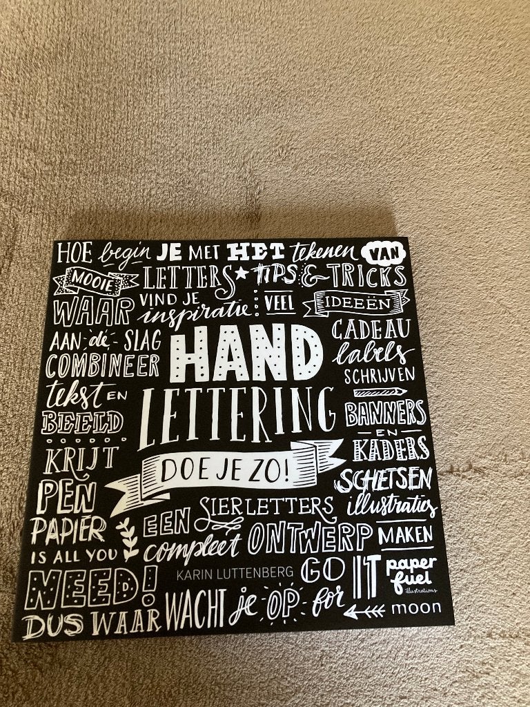 Boek + werkboek 'Handlettering doe je zo., Livres, Loisirs & Temps libre, Enlèvement ou Envoi, Utilisé, Karin Luttenberg, Dessin et Peinture