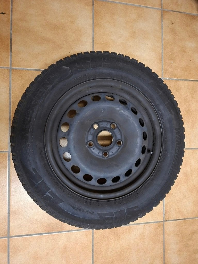 4 Roues hiver VW Golf 5 - Nexen 195/65 R15 - DOT 2023, Autos : Pièces & Accessoires, 15 pouces, Pneus et Jantes, Pneus hiver, Véhicule de tourisme