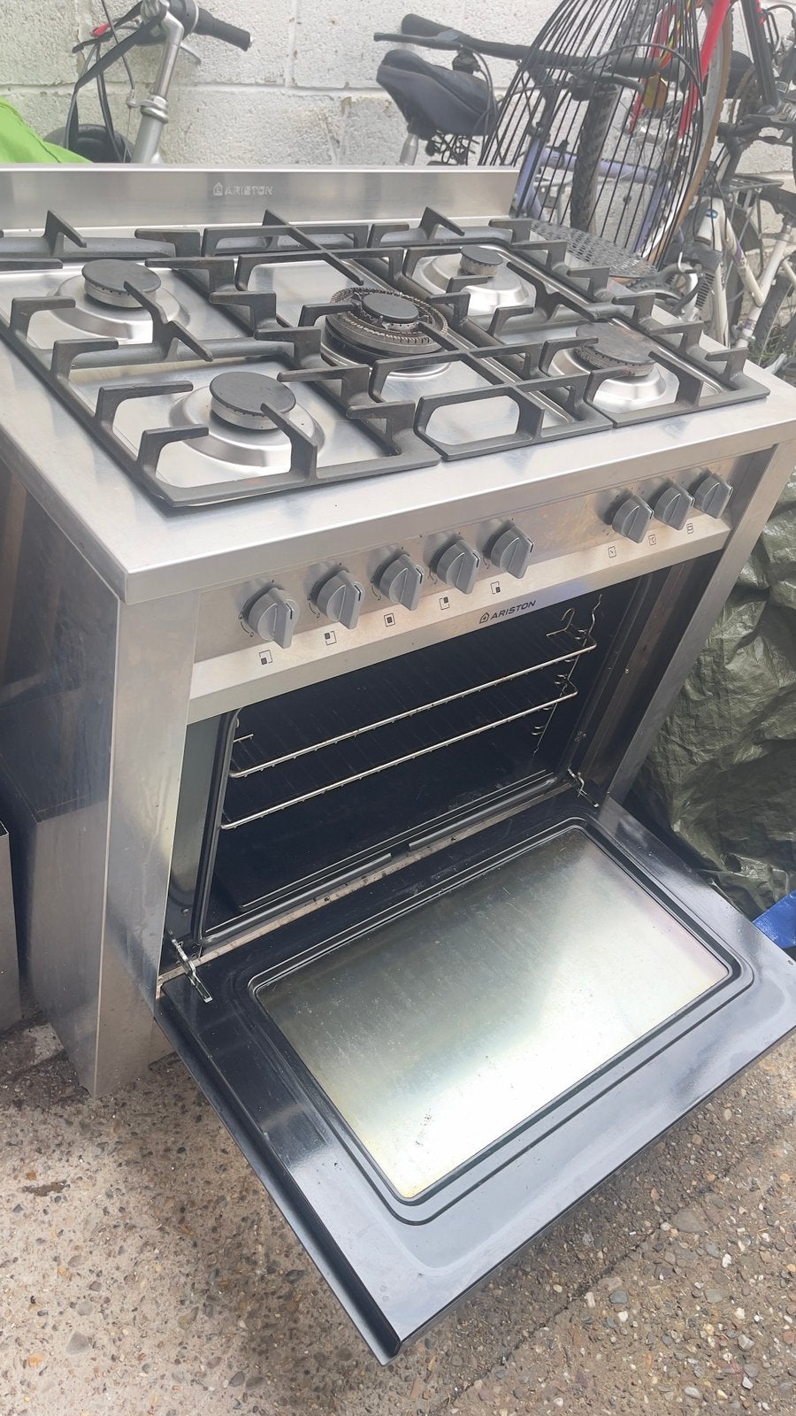 cuisinière à gaz pro Ariston etat neuf !, Elektronische apparatuur, Fornuizen, Grill, Ophalen of Verzenden, Zo goed als nieuw