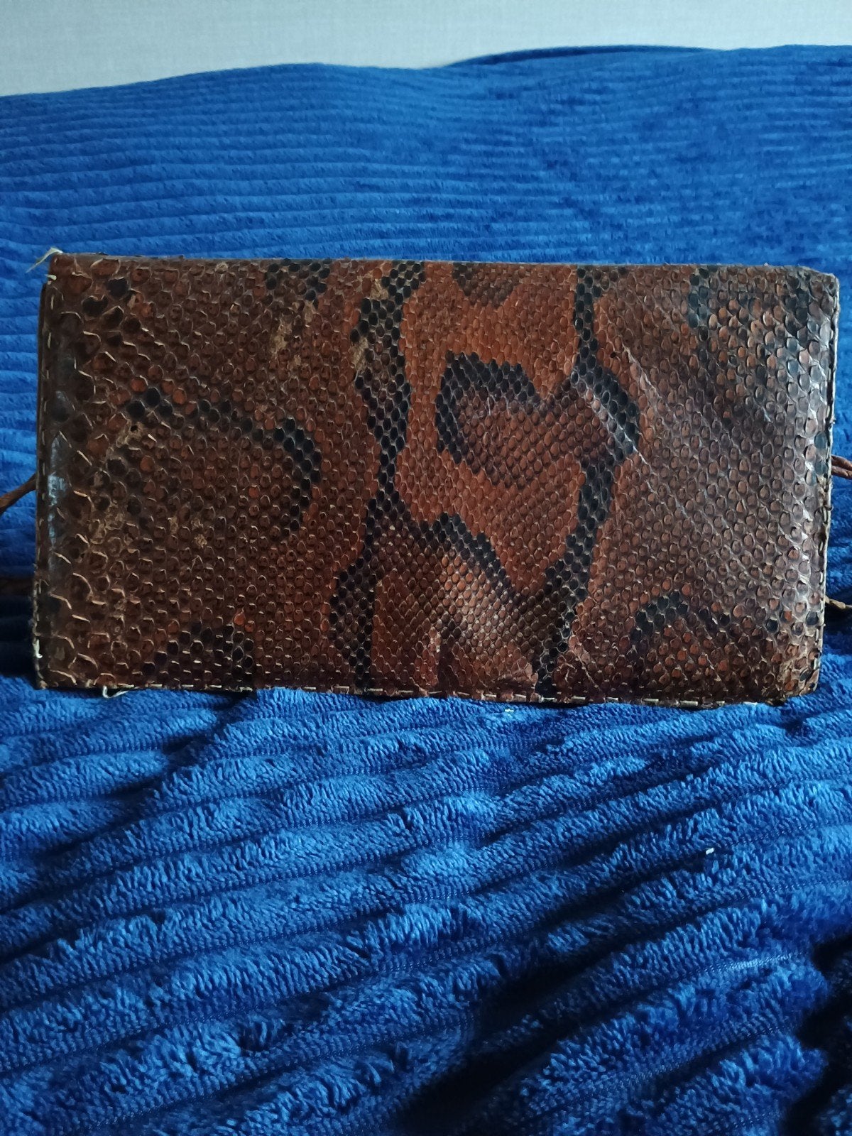 Vintage clutch in slangenleer met schouderband, Bijoux, Sacs & Beauté, Porte-monnaie & Portefeuilles, Enlèvement ou Envoi