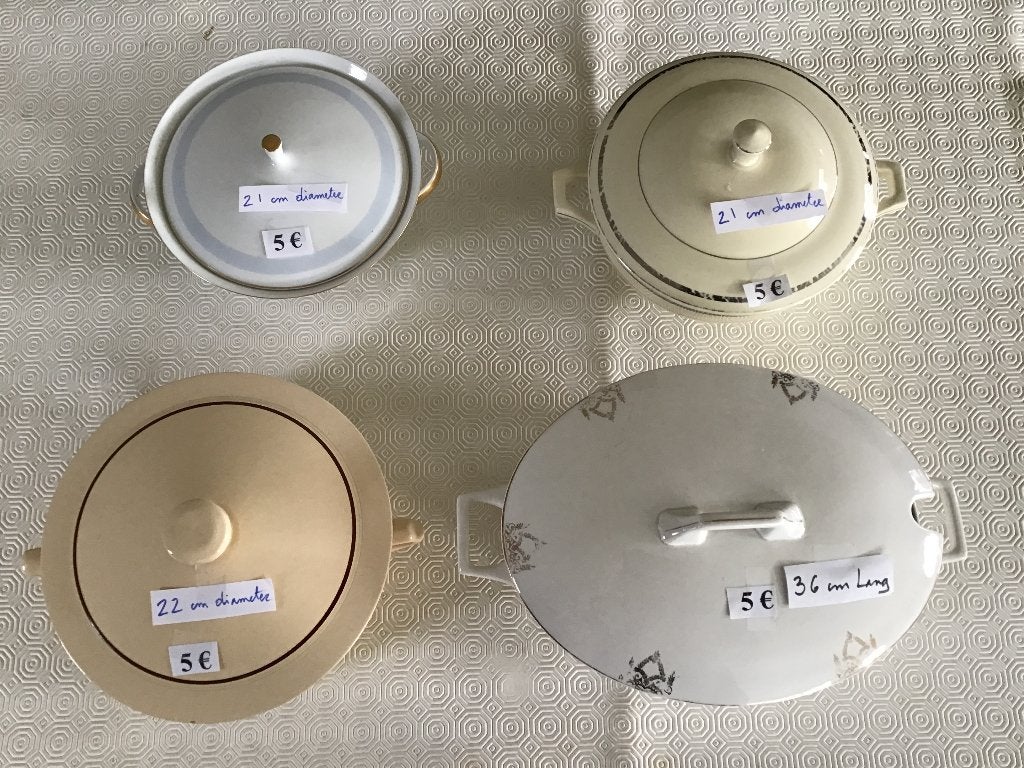 4 plats anciens avec couvercles à 5 euros par bol, Enlèvement ou Envoi