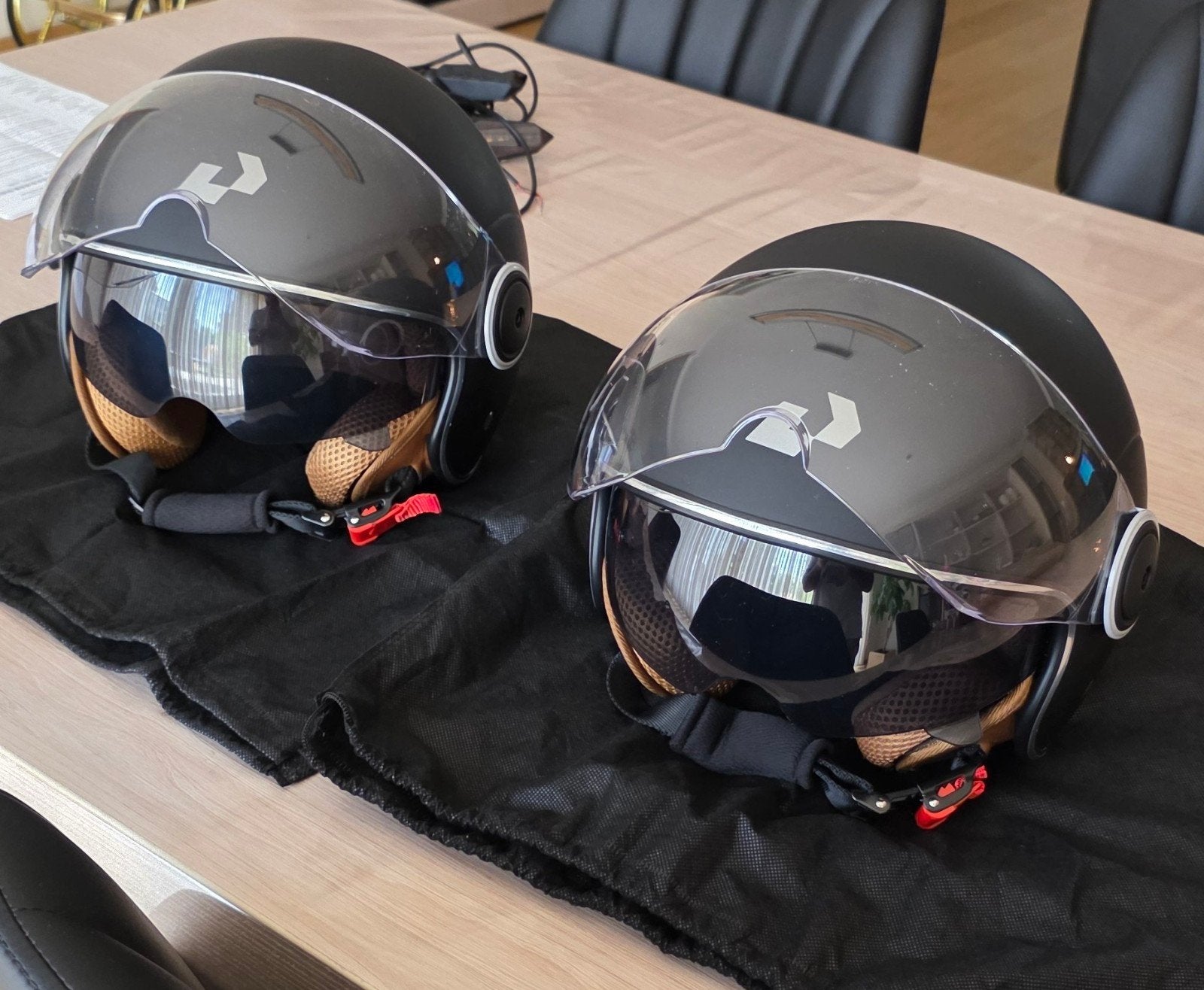 2 motor scooterhelmen met dual Lens., Fietsen en Brommers, Brommerhelmen, Ophalen