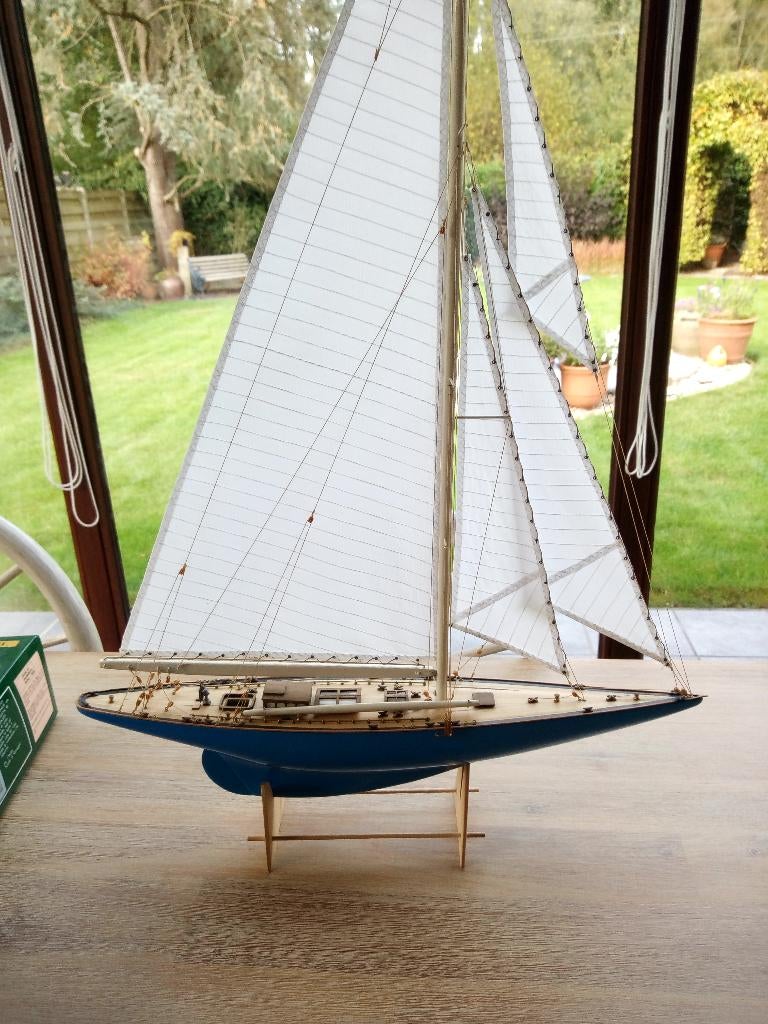 schaalmodel zeilboot Shamrock V, Hobby en Vrije tijd, Ophalen, Zo goed als nieuw, 1:32 tot 1:50, Overige merken