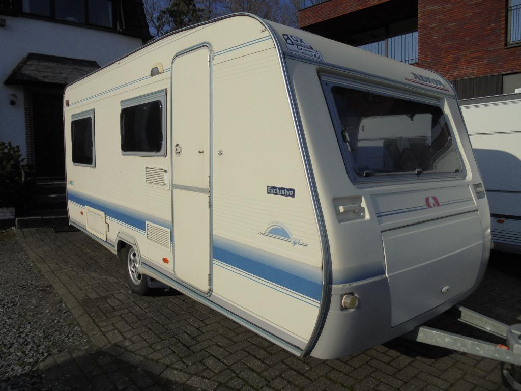 Adria Unica 462 B, 5/2002, 4 personen, voortent, aut. MOVER, Caravans en Kamperen, Caravans, Ringverwarming, Treinzit, Particulier