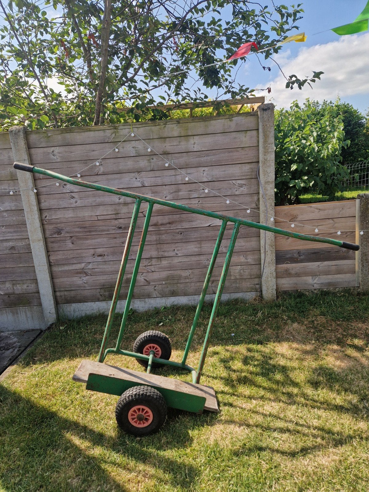 groene platenwagen of glaswagen met luchtbanden, Ophalen