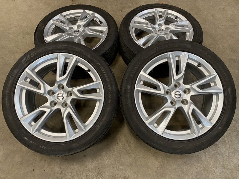 18 inch originele velgen + zomerbanden Volvo V60 31362866, Autos : Pièces & Accessoires, Pneus et Jantes, Pneus été, -, 18 pouces
